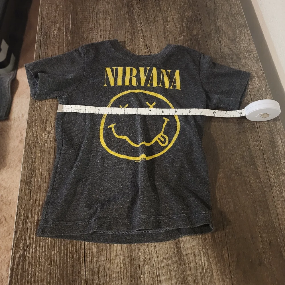 Nirvana 4-T shirt            Bin‎ 19